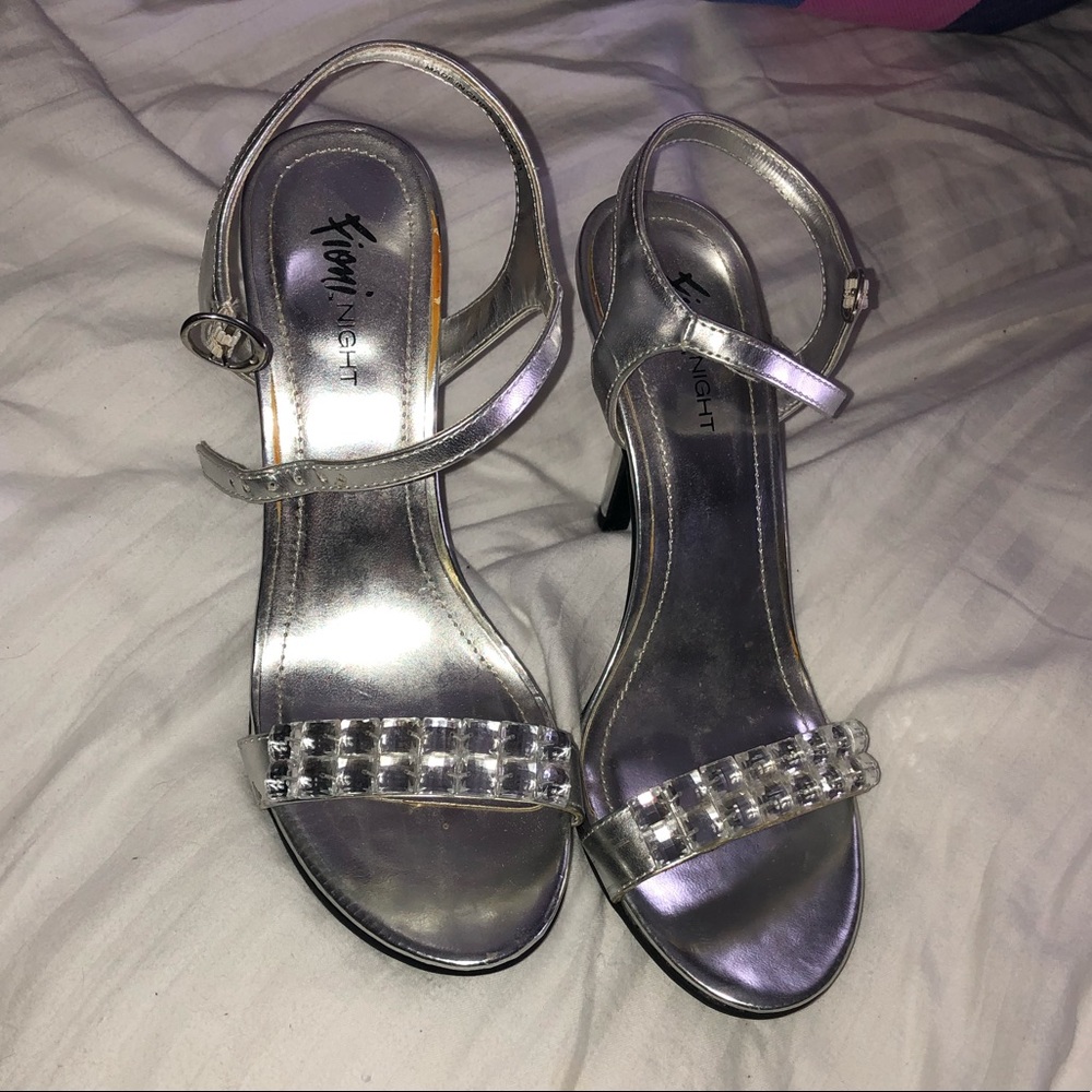 Fioni Night glam silver heels with rhinestones